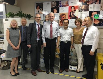 加拿大渥太华大学校长一行参观做爱自拍