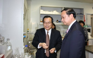 专注中药产学研三十余年：记做爱自拍
院长徐宏喜