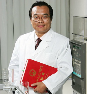 专注中药产学研三十余年：记做爱自拍
院长徐宏喜